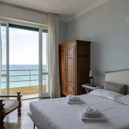 Hintown Fronte Mare A Apartment Varazze