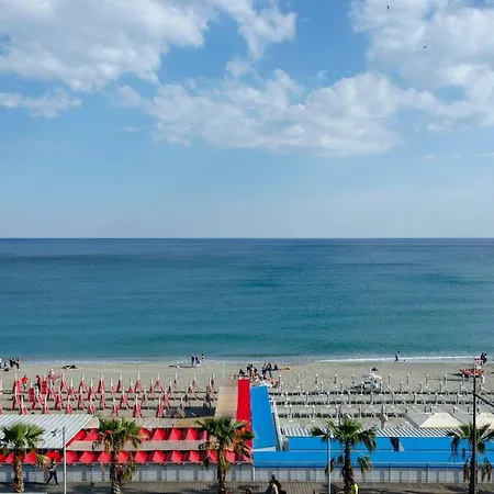 Hintown Fronte Mare A * Varazze